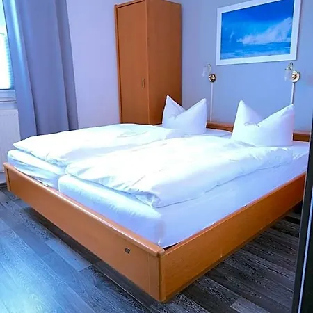 & Restaurant Am Bodden 호텔 3*
